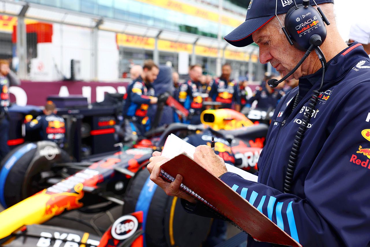 ニューウェイ 「2026年F1レギュレーションは特定のメーカーの影響を受けた」