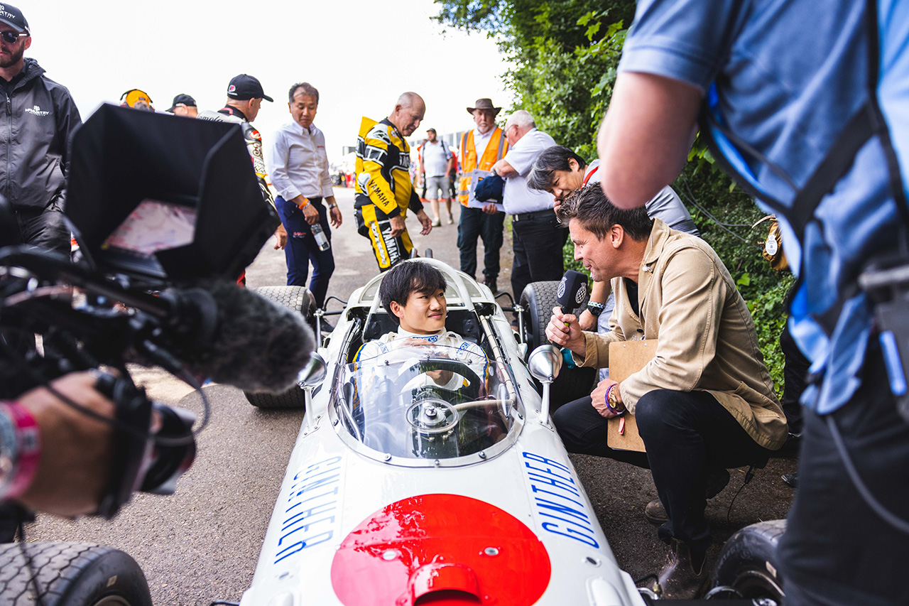 角田裕毅 ホンダF1のRA272でグッドウッドを走行「僕の体格にピッタリ!」