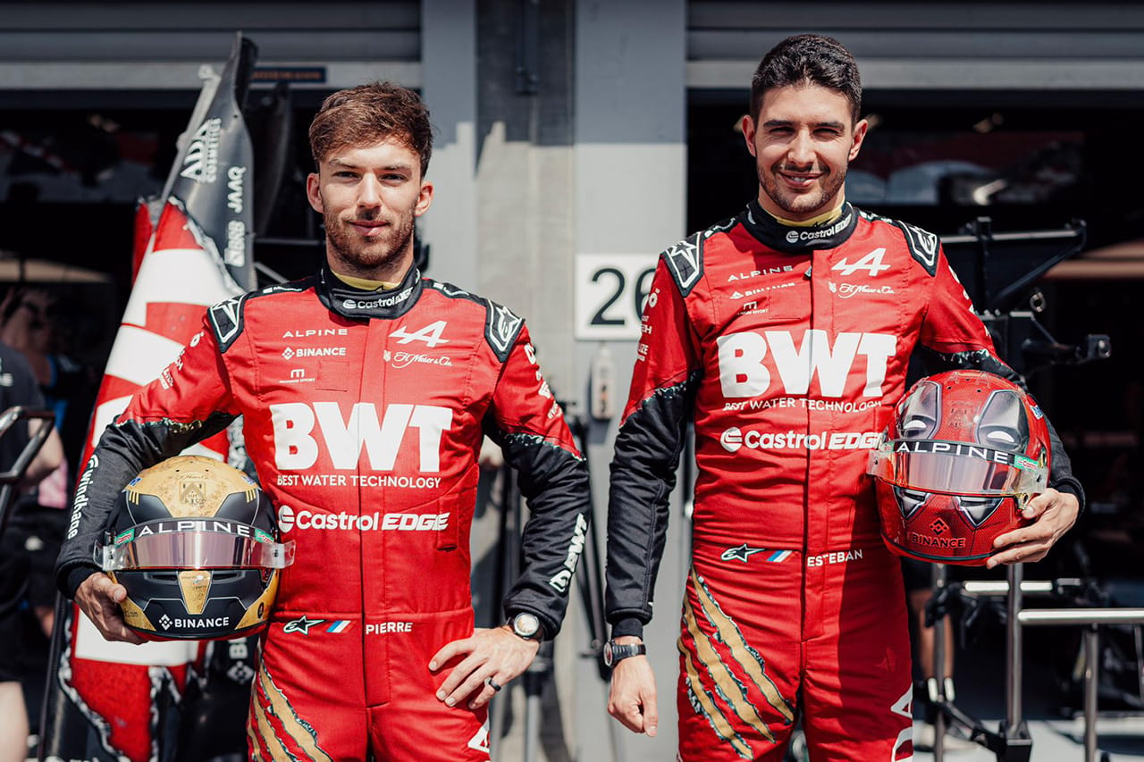 アルピーヌF1 レーシングスーツ＆ギアもデッドプール＆ウルヴァリン仕様