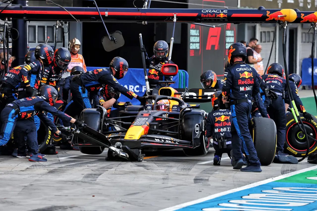 レッドブルF1 ベルギーGPでカーフュー(夜間外出禁止令)を破ってマシン調整