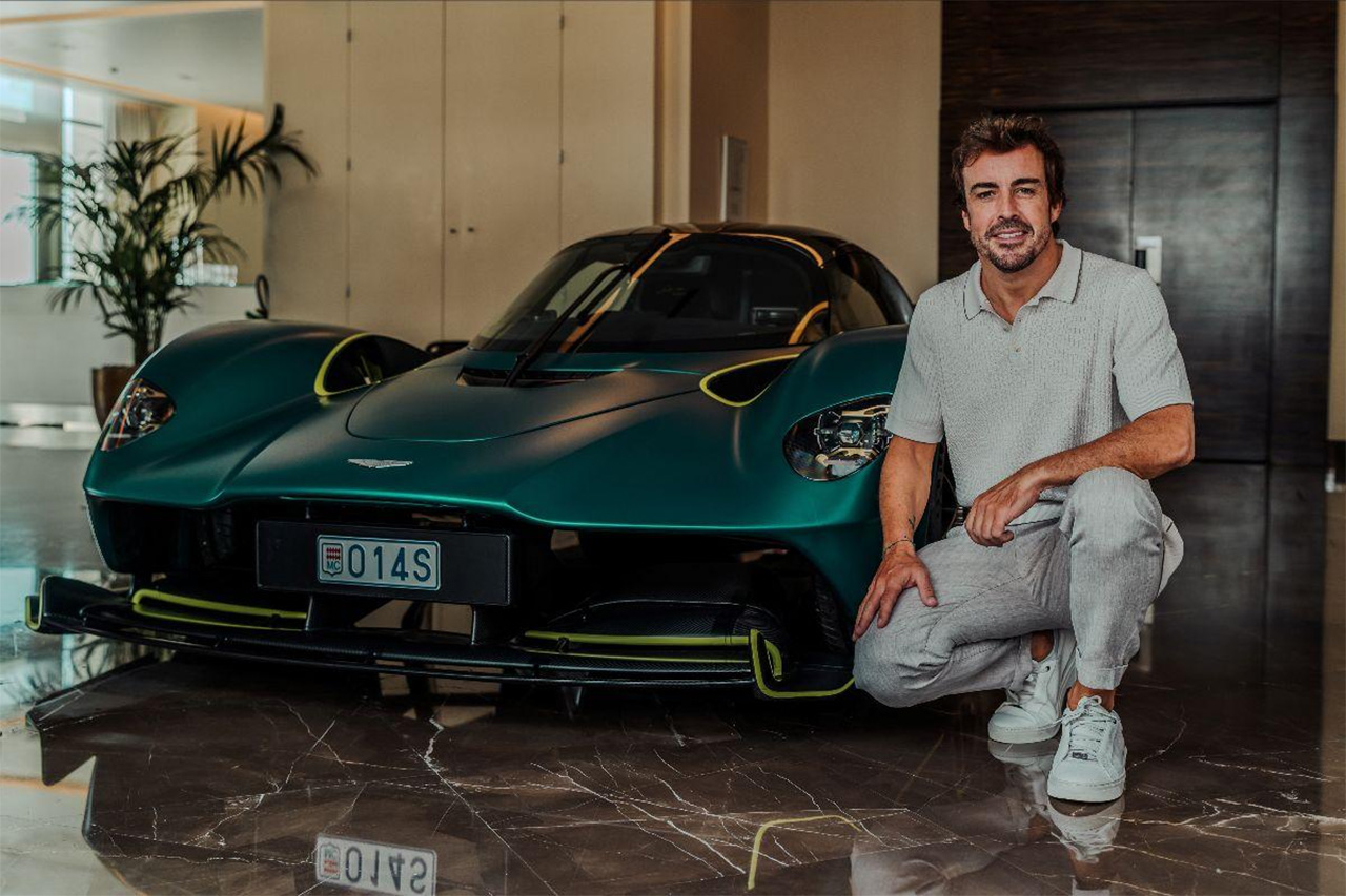 フェルナンド・アロンソ ニューウェイ設計の“公道仕様のF1カー”が納車