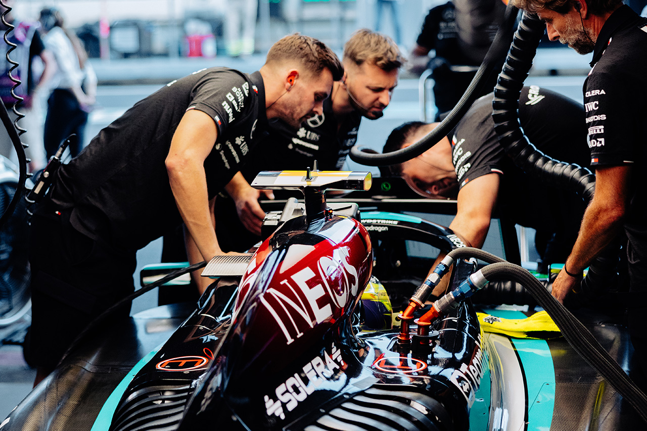 F1アゼルバイジャンGP 決勝:ハミルトンとオコンがピットレーンスタート