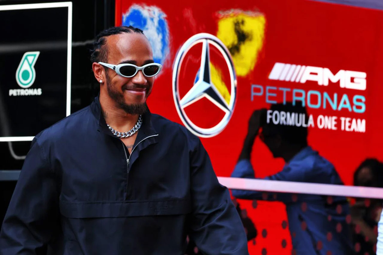 ハミルトン メルセデスとの契約でF1アブダビテストでフェラーリに合流できず