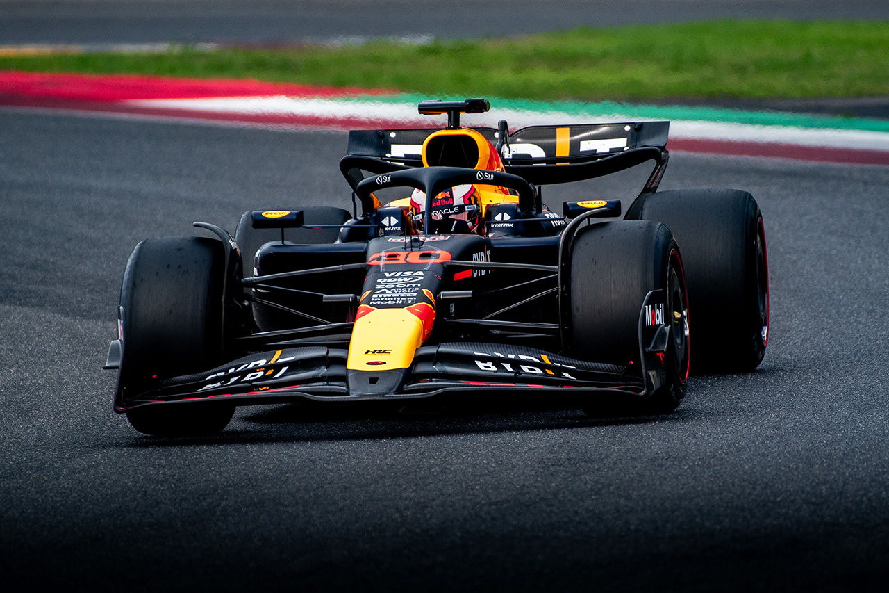 F1タイヤテスト:リアム・ローソンがレッドブル・RB20で116周を走破