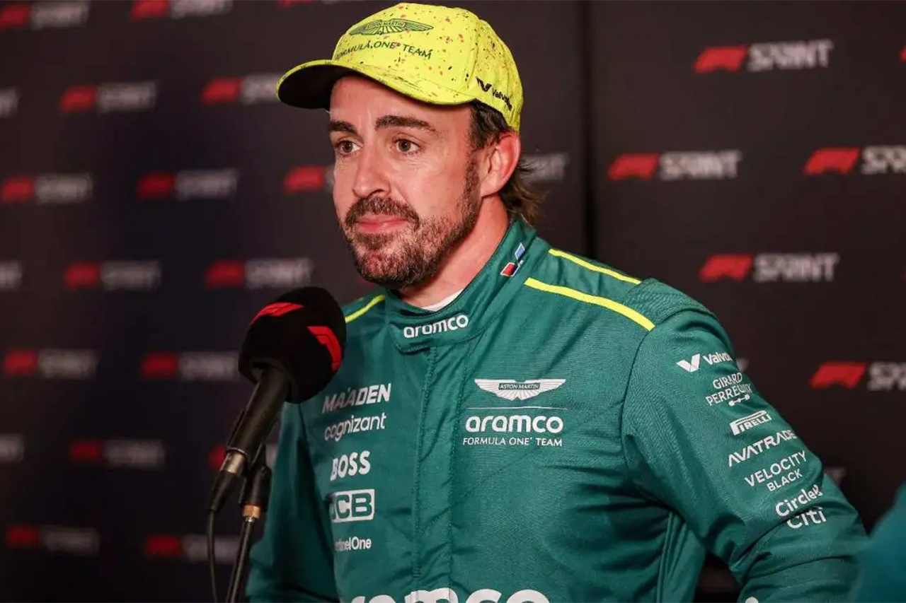 アロンソ マクラーレンのF1王座を祝福「ステラを連れてきた僕にボーナスを」