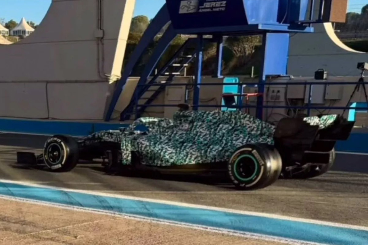 メルセデスF1 迷彩カラーのW11でアントネッリの2025年初走行を実施