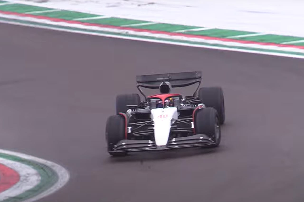 岩佐歩夢 レーシングブルズのテストでF1マシンでイモラを84周走行