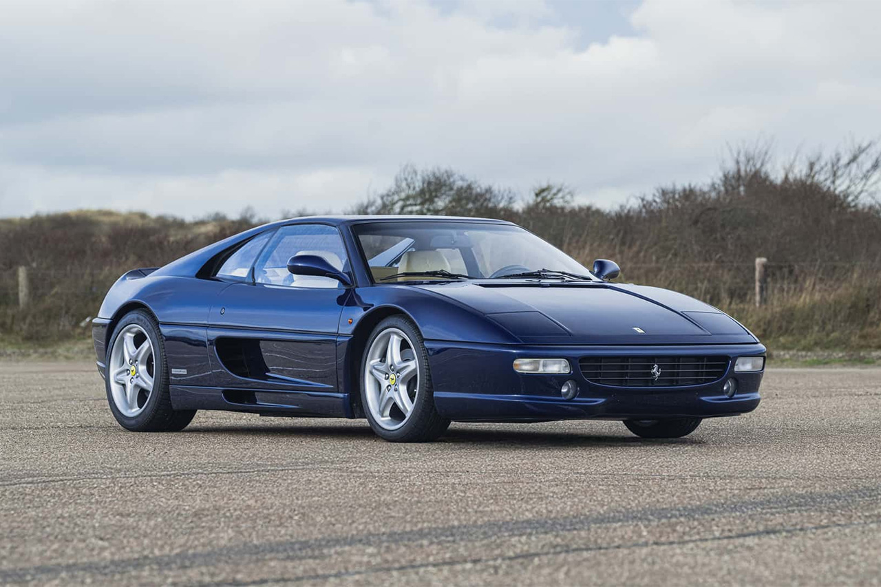 シューマッハがフェラーリF1加入後初購入したF355 GTSがオークションに登場