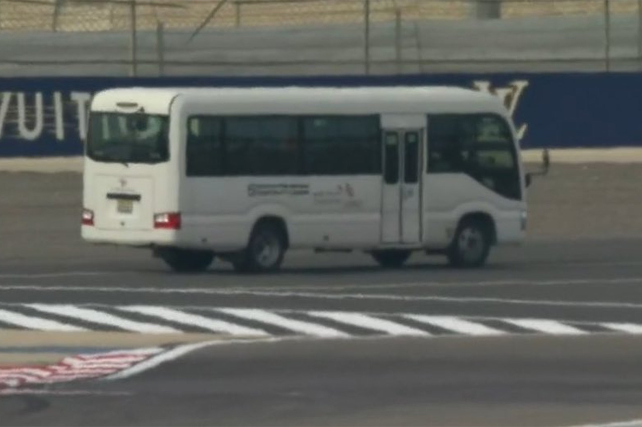 FIA F1テスト中にバスがサーキットに侵入した経緯を調査