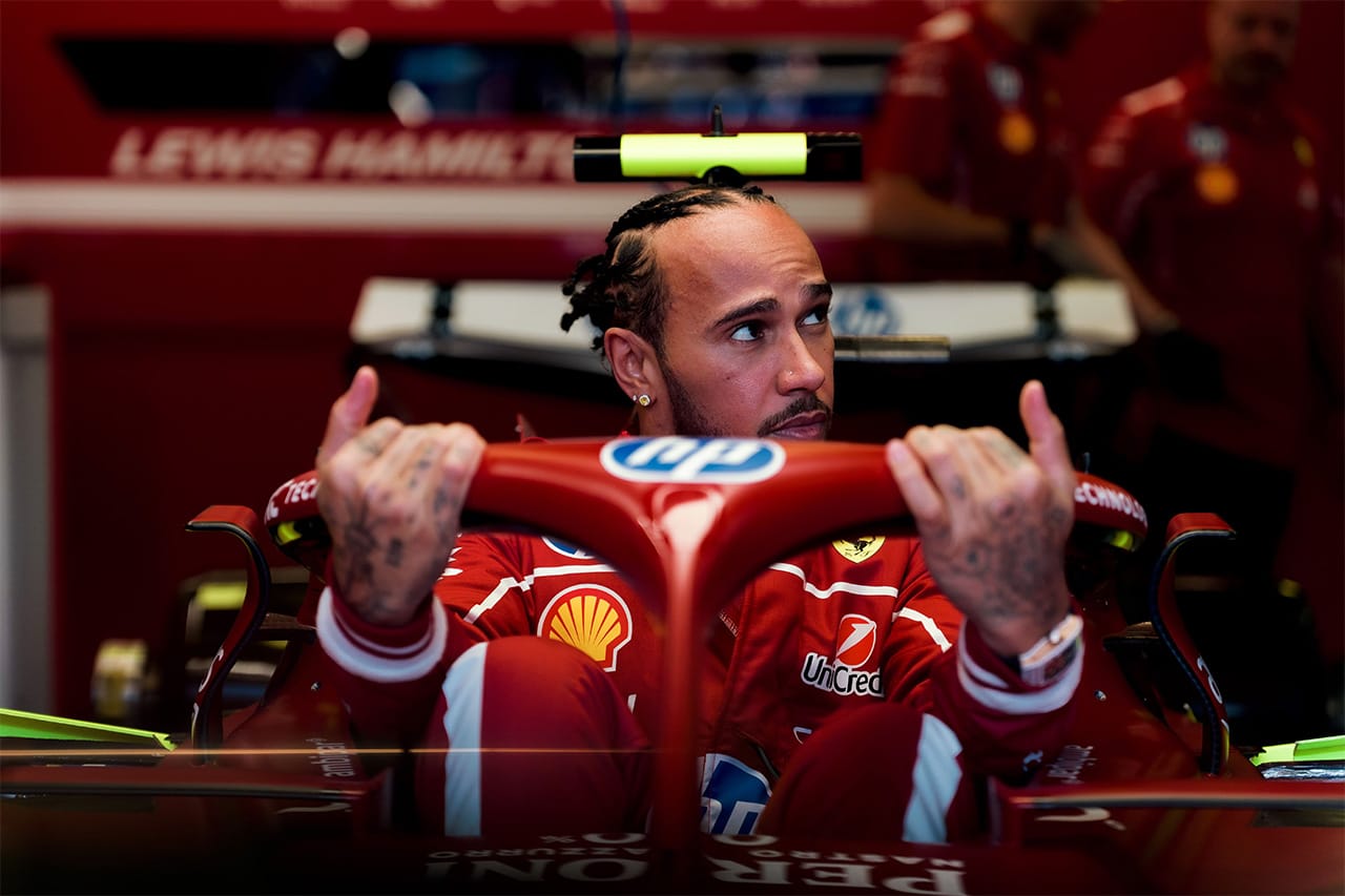 ルイス・ハミルトン F1決勝雨予報に「フェラーリのウェットボタンってどれ?」