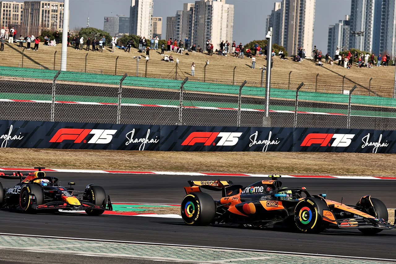 マクラーレンF1 リアウィングのたわみ問題についてレッドブルを非難