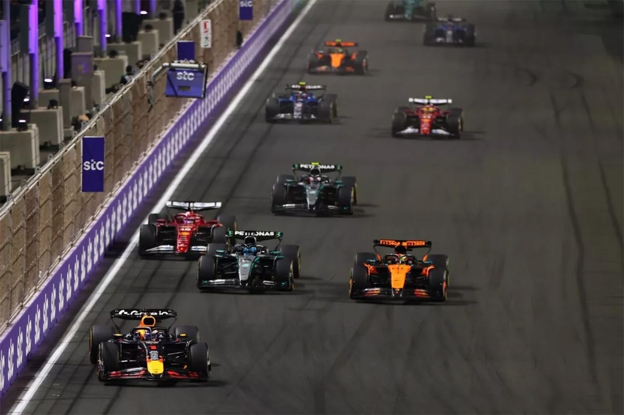 F1はV10エンジンの復活を否定し、新しいエンジン規則の修正を検討