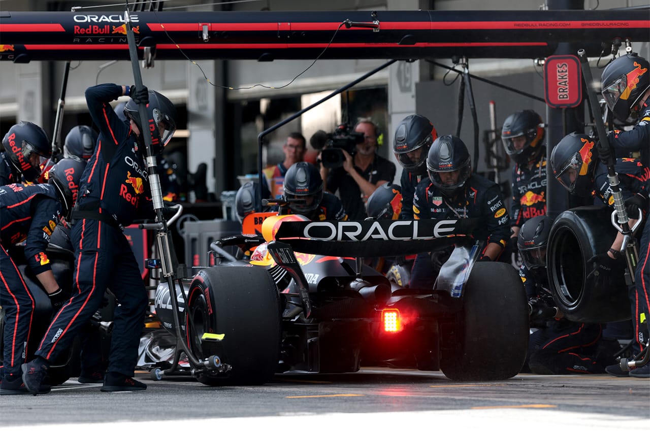 レッドブルF1 最終リスタートでフェルスタッペンにハードを履かせた背景