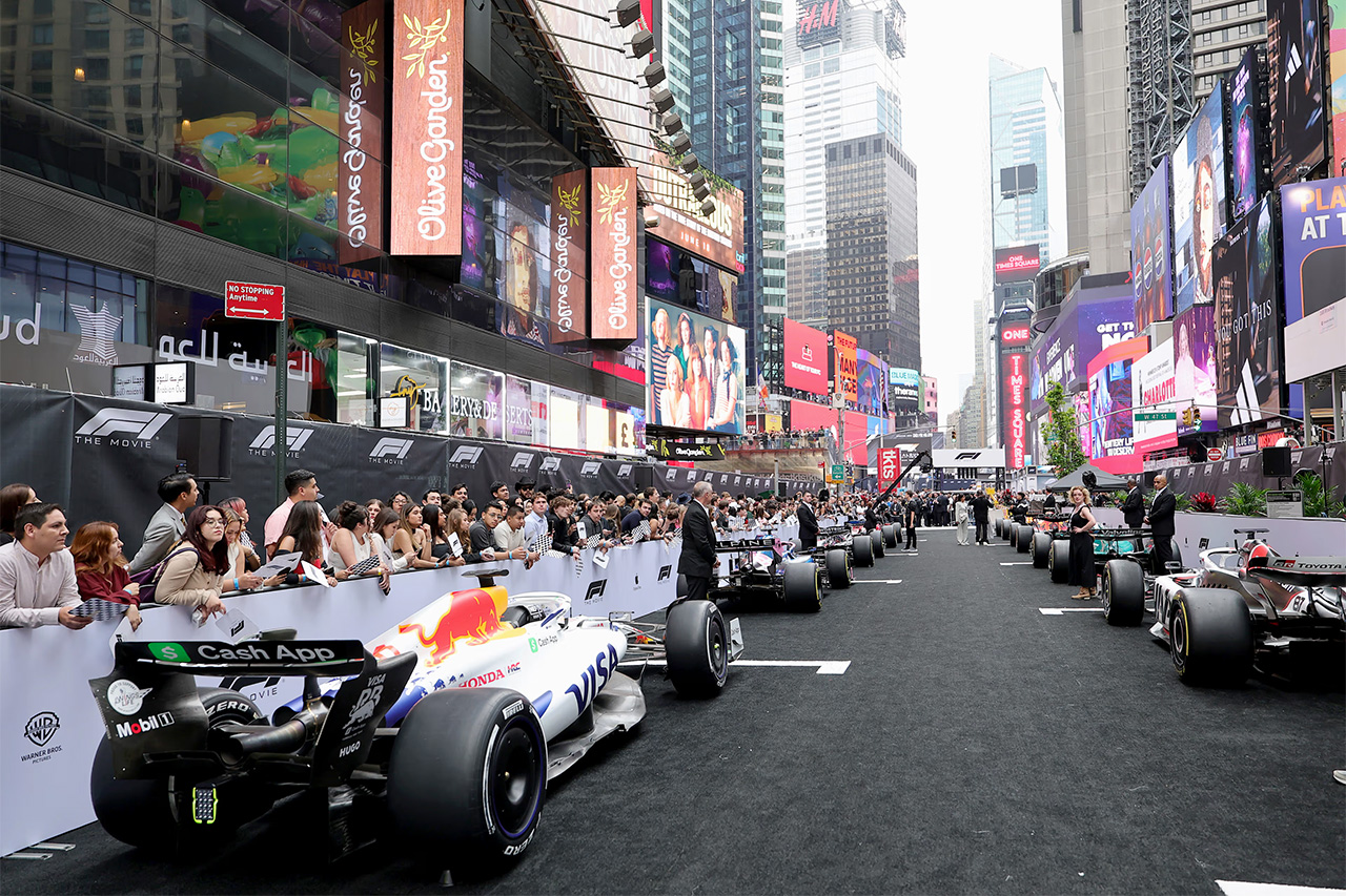 映画『F1/エフワン』 タイムズスクエアでワールドプレミア 角田裕毅ら登場