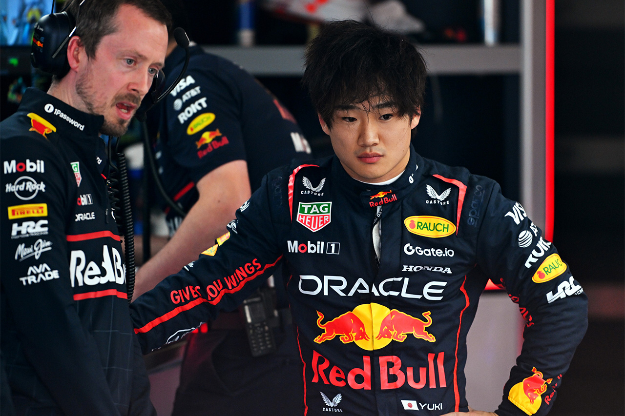 角田裕毅10グリッド降格にレッドブルF1代表不満「他の追い越しは警告だけ」