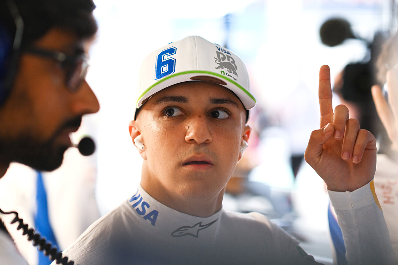 アイザック・ハジャー 2026年のレッドブルF1昇格は「正式な話はまだ」
