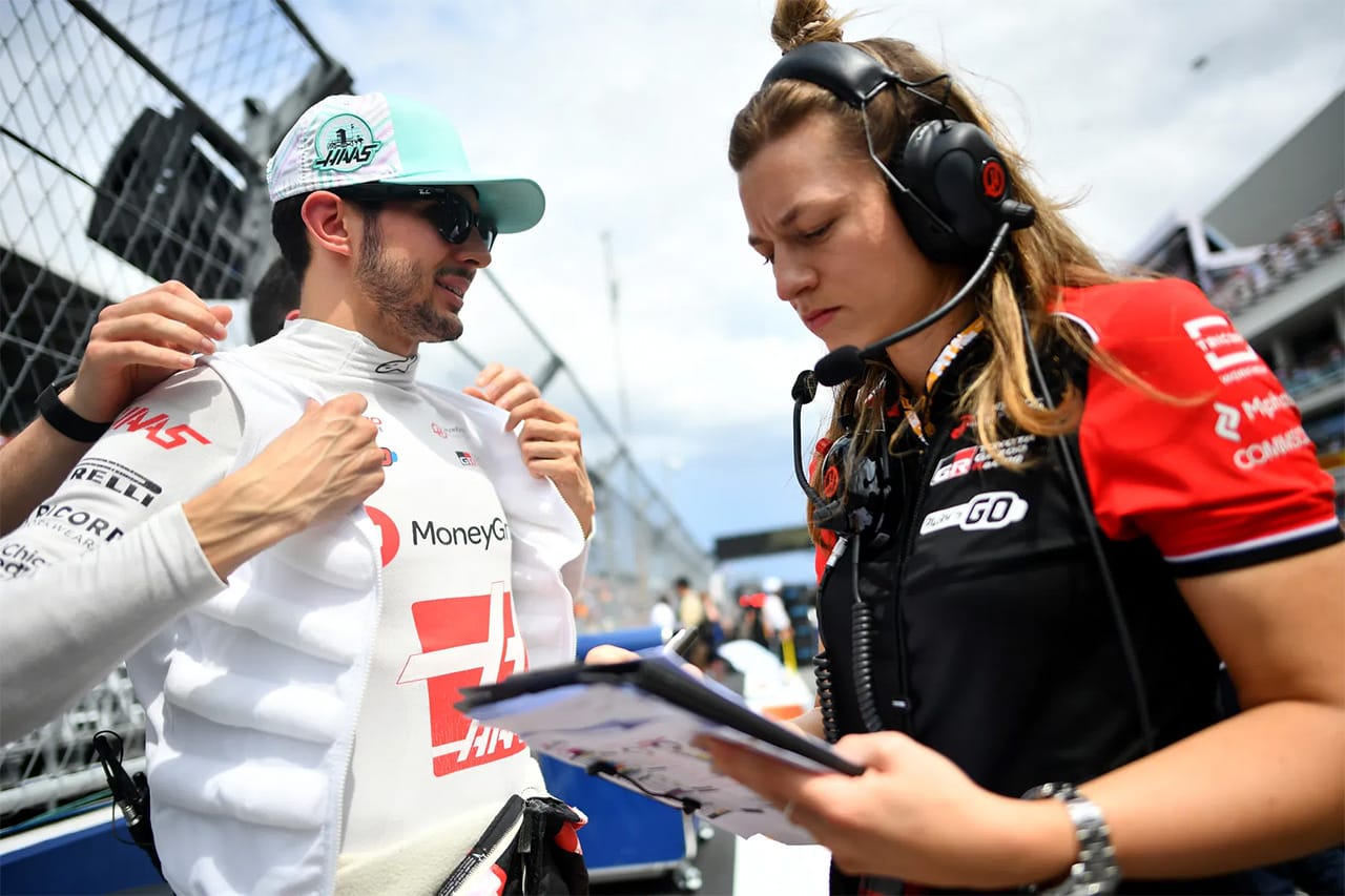 エステバン・オコン ハースF1での適応と女性エンジニアとの絆を語る