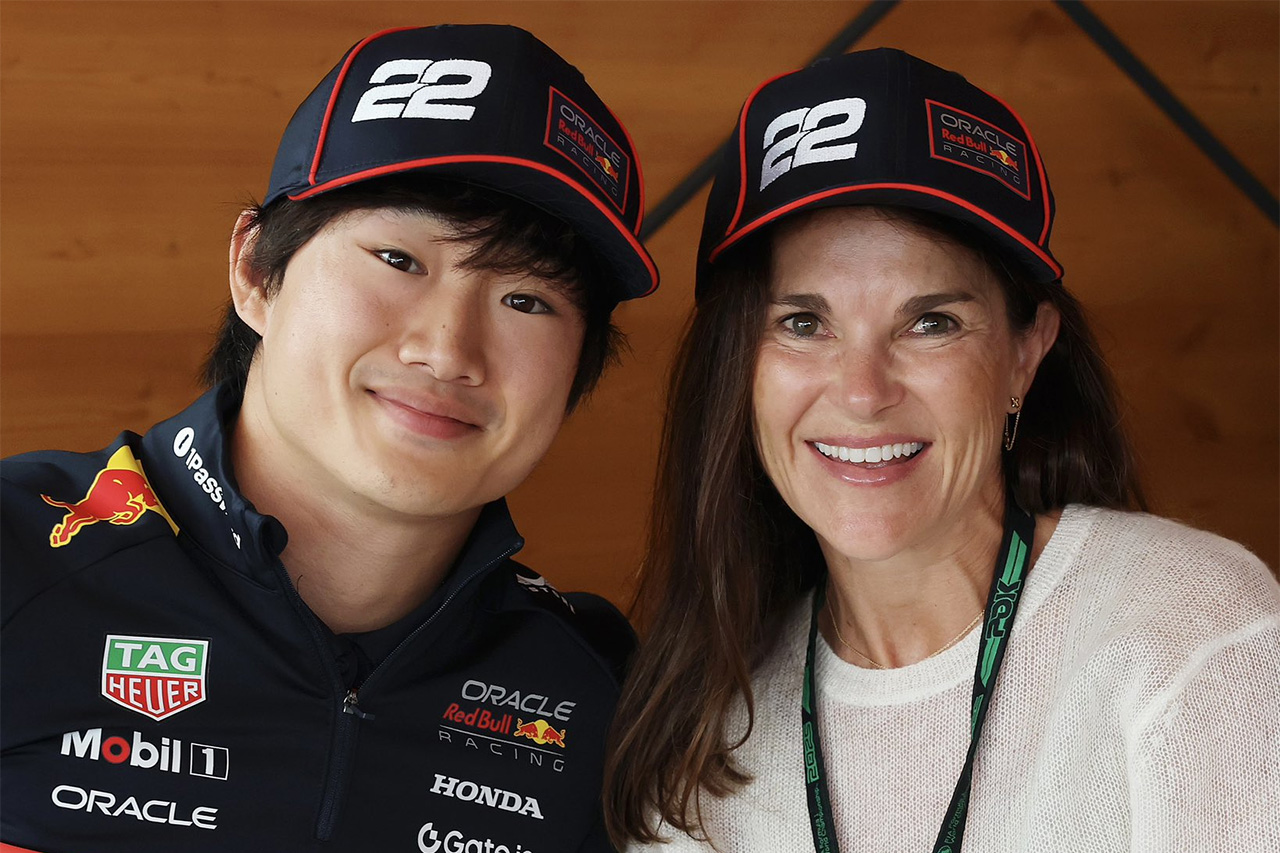 F1:角田裕毅と“ピアストリママ”の対面にファン歓喜「ついに夢が叶った」