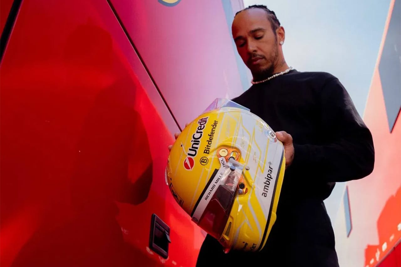 ルイス・ハミルトン F1イタリアGPでニキ・ラウダ追悼ヘルメットを着用