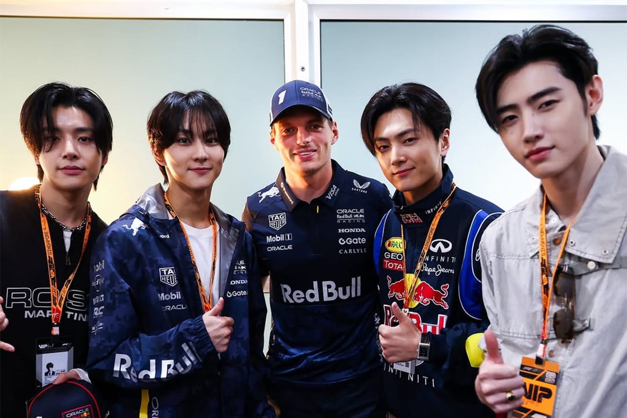 ENHYPEN、F1シンガポールGPを前にマックス・フェルスタッペンと対面