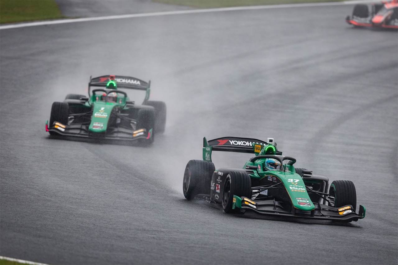 スーパーフォーミュラ:雨と霧に翻弄された14周、フェネストラズが今季初優勝