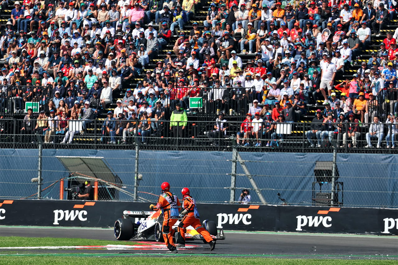 FIA、リアム・ローソンとF1マーシャルと接触寸前の危険な場を検証へ