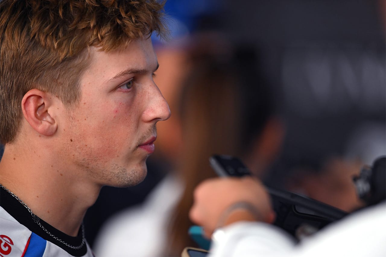 リアム・ローソン F1メキシコGP決勝DNF「サインツが見ずに突っ込んできた」