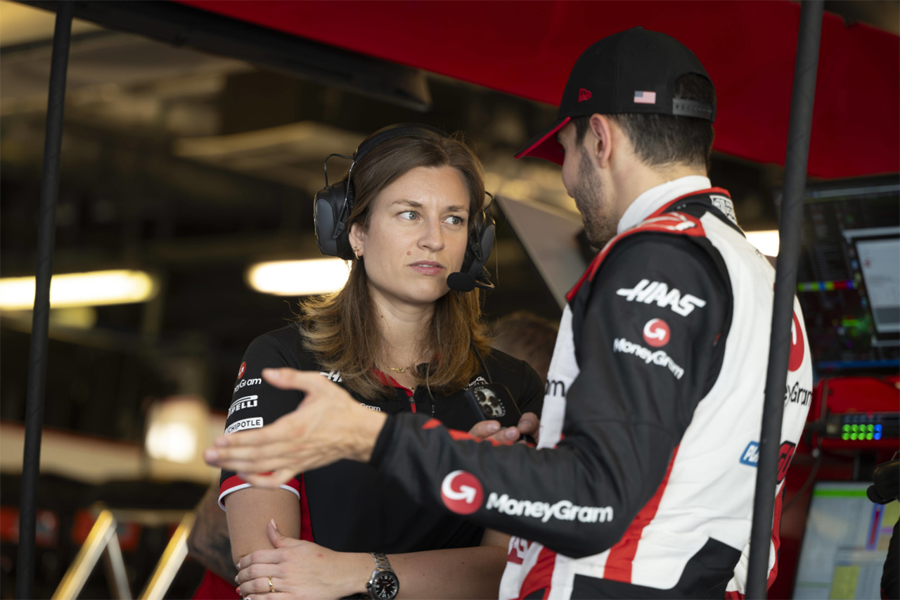ハースF1のローラ・ミュラーが告白「エステバン・オコンはとても心配性」