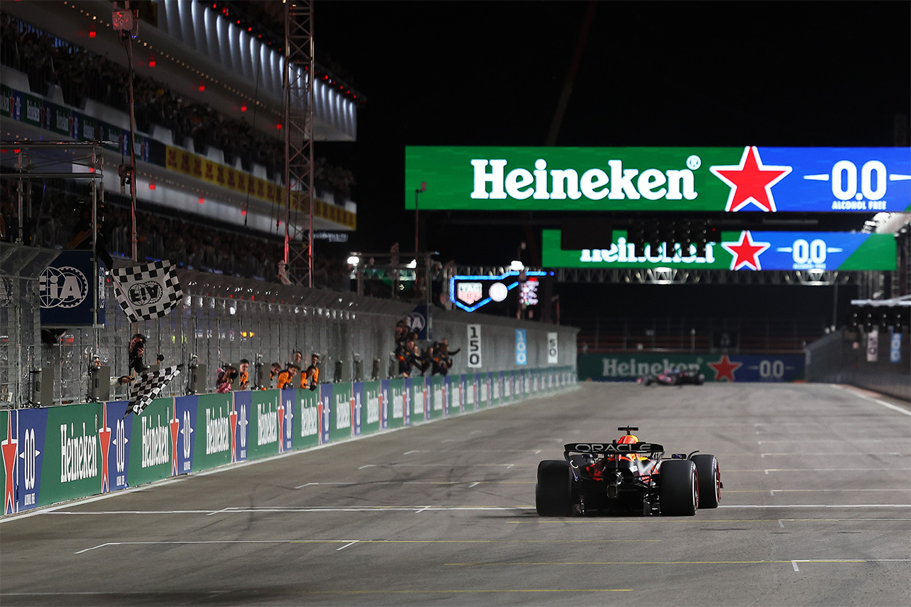 F1ラスベガスGP 決勝 展開：フェルスタッペン完勝 ノリス燃料セーブの死守劇