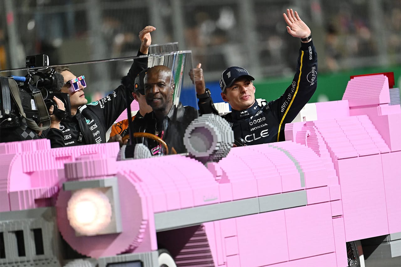 テリー・クルーズがフルサイズLEGOキャデラックでF1表彰台トリオを“送迎”
