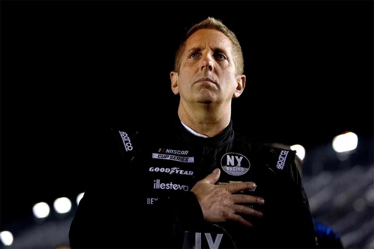 NASCARレジェンドのグレッグ・ビッフルと家族が航空機事故で死亡
