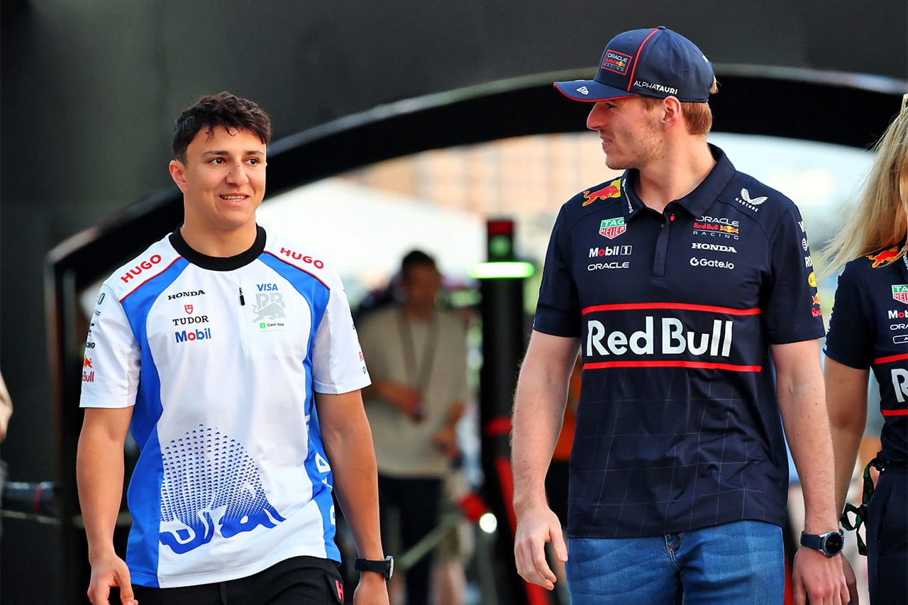 アイザック・ハジャーが語るレッドブルF1でフェルスタッペンの“呪縛”を破る鍵