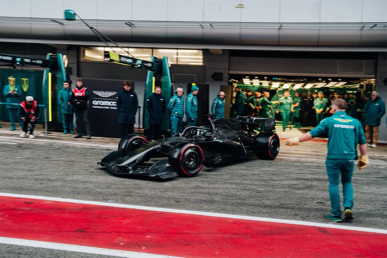 アストンマーティン・ホンダF1、2026年F1マシン『AMR26』が初走行