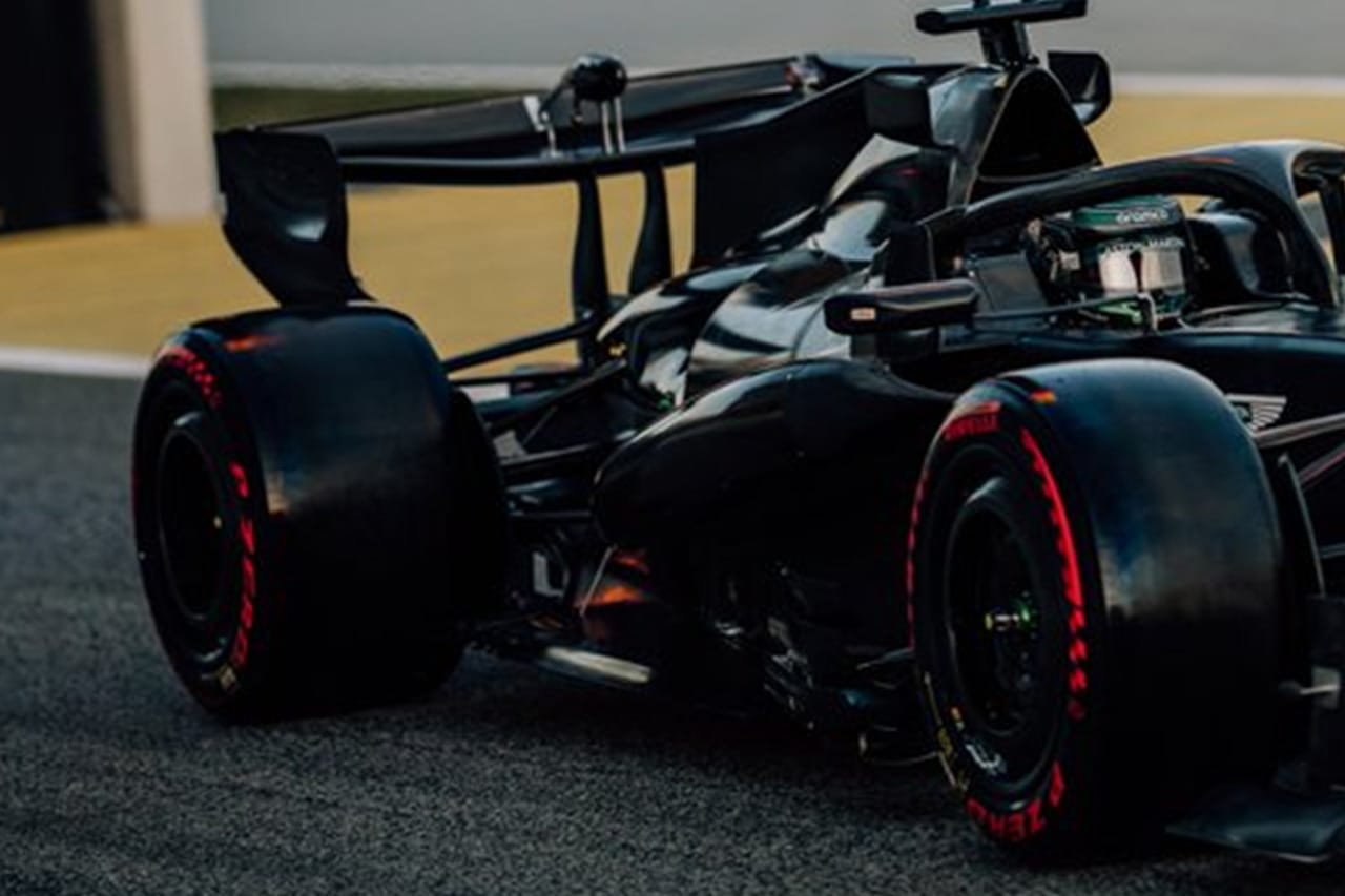 アストンマーティンF1 “ピラー連結サス”はニューウェイがRB19で試した発想