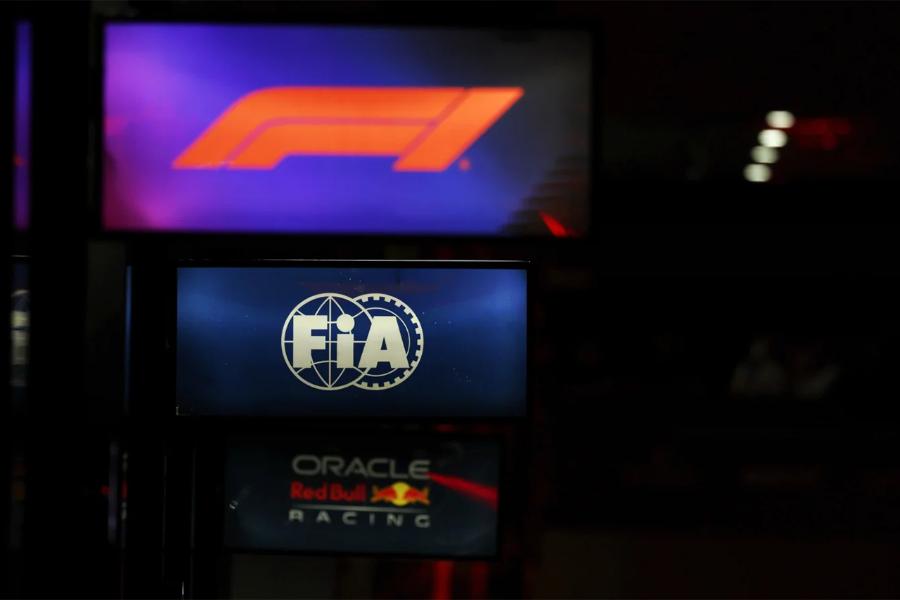 レッドブル、立場転換 メルセデスF1エンジン“抜け穴”問題で他OEM側に合流
