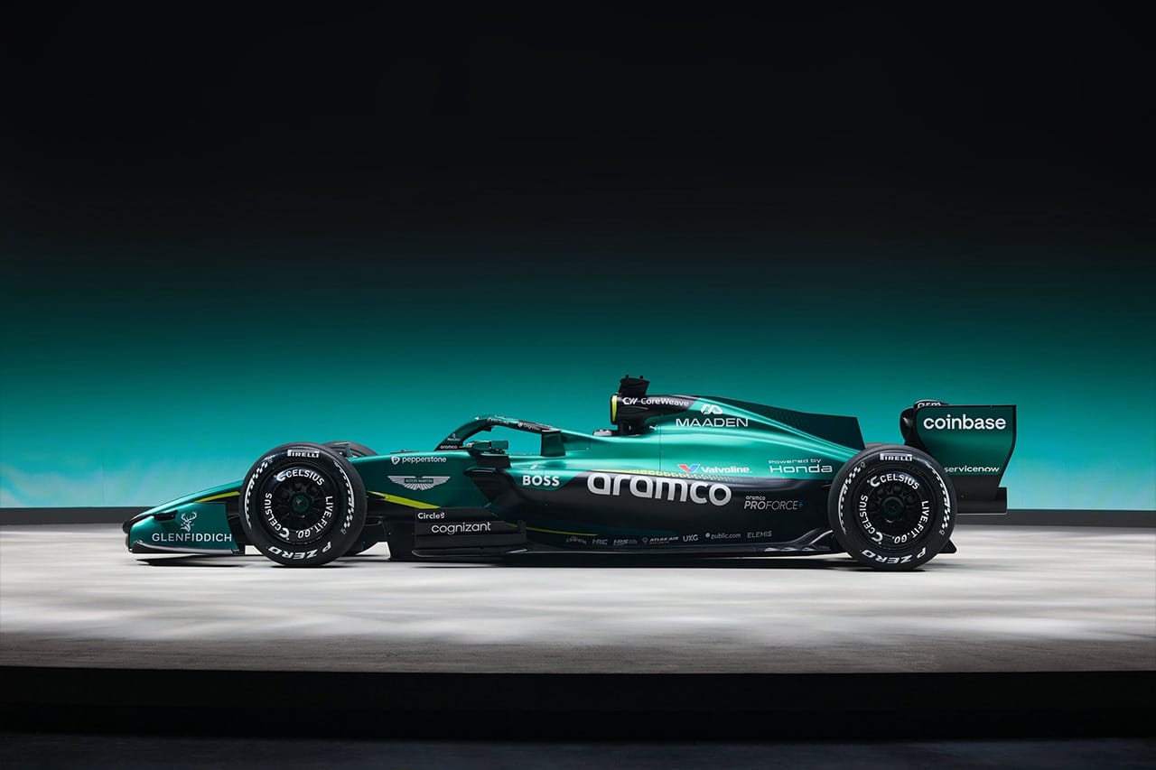 アストンマーティンF1、ホンダと挑むニューウェイ設計『AMR26』リバリー発表