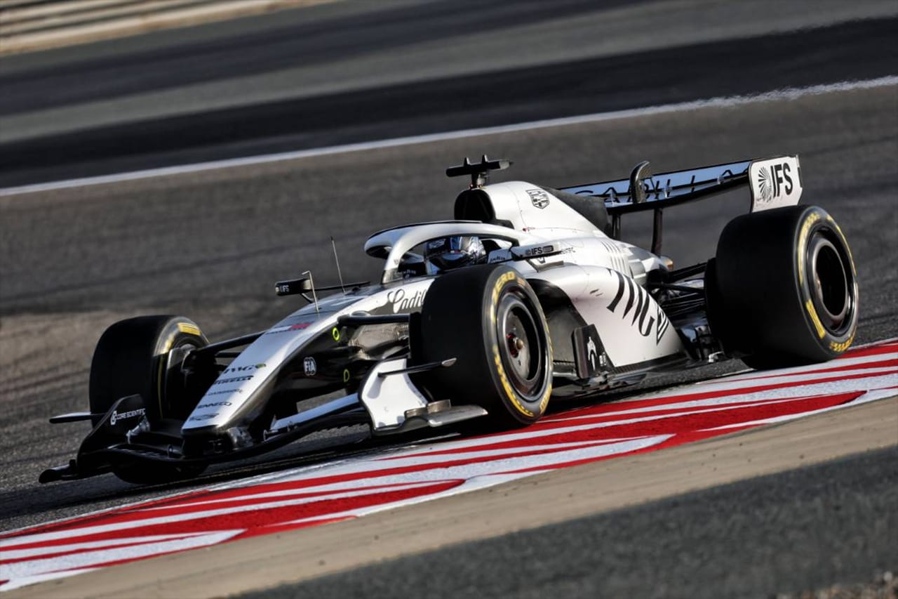 キャデラックF1、2026年F1はリバリー先行 マシン名未公表で初走行
