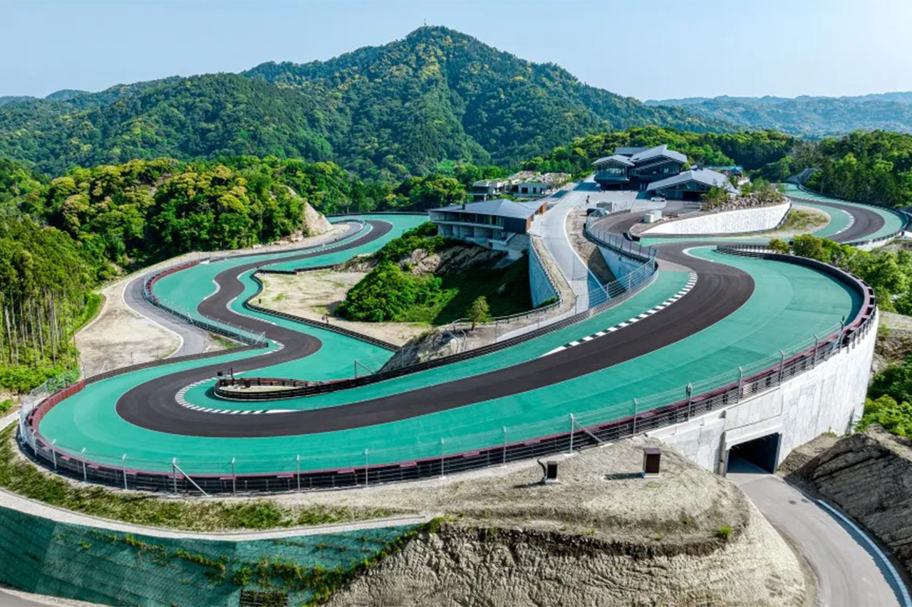 コーンズCEO渡謙作が実現 千葉に誕生 ティルケ設計F1級サーキットが話題