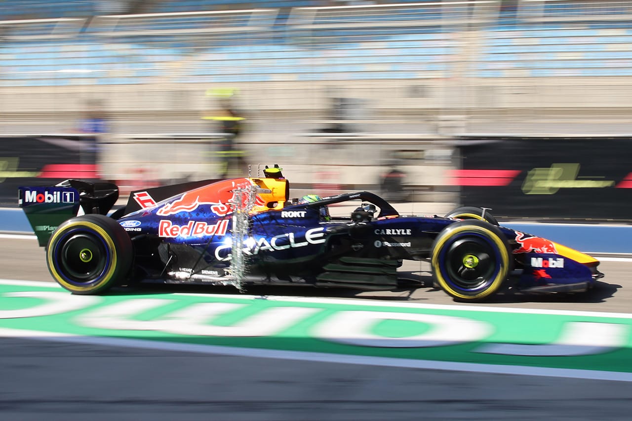 レッドブルF1 RB22の“絞り込まれたサイドポッド”が示す進化