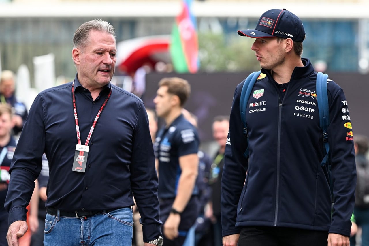 フェルスタッペンのメルセデスF1移籍“合意説”を父ヨス一蹴「耳を診てもらえ」