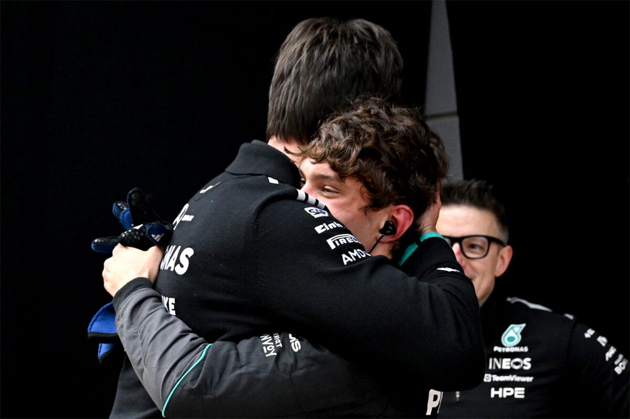 メルセデスF1 アントネッリ躍進でレッドブルに皮肉「3戦で解雇するチームもある」