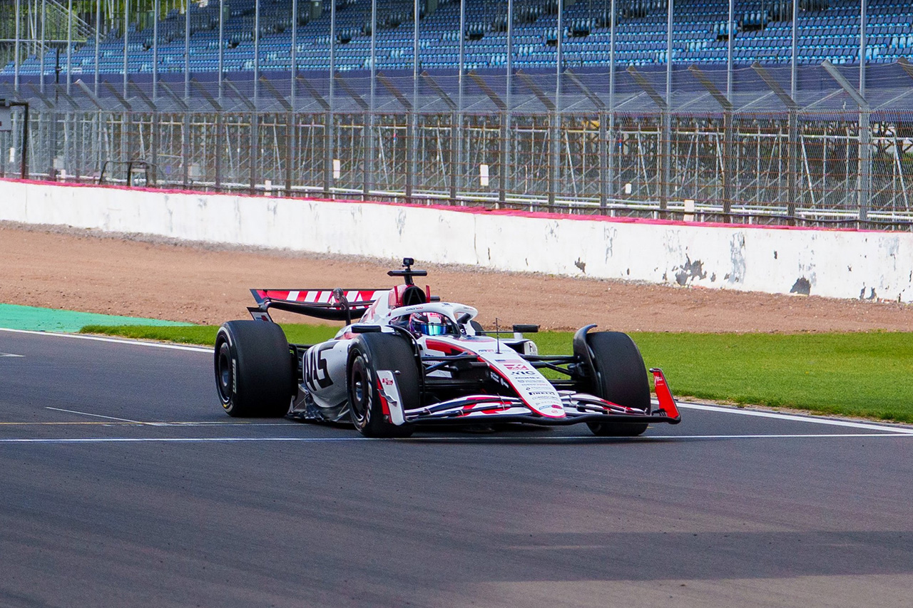 ハースF1チーム 平川亮と坪井翔がTPC走行 シルバーストンで実施