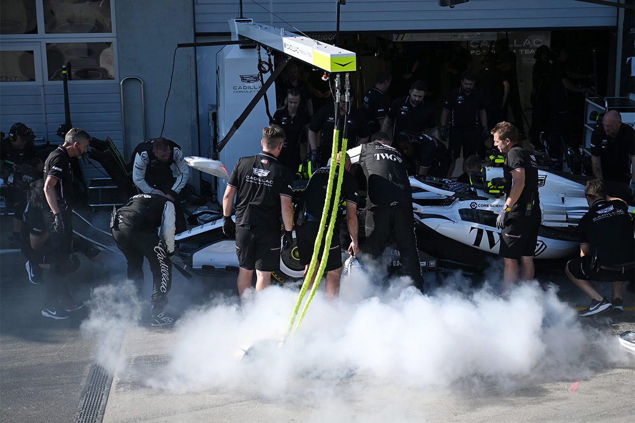 キャデラックF1 電気系トラブル続出も前進実感「今夜はやるべき仕事が山積み」