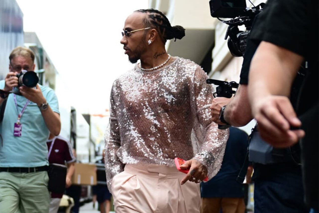 ルイス・ハミルトンの派手な服装 元F1チーム代表が酷評「写真を撮らせるため」