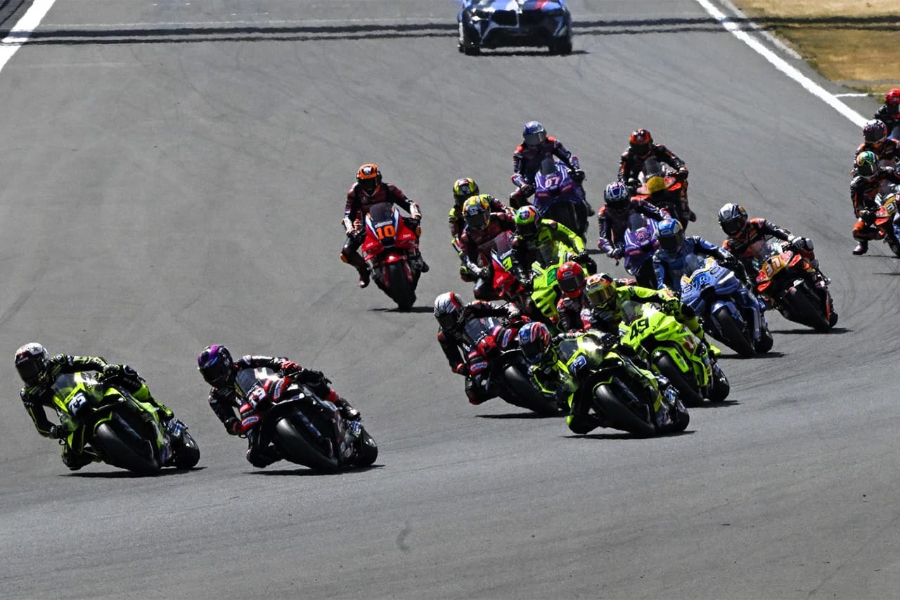 MotoGPイギリスGP決勝 ラウル・フェルナンデス独走V 小椋藍は今季初転倒