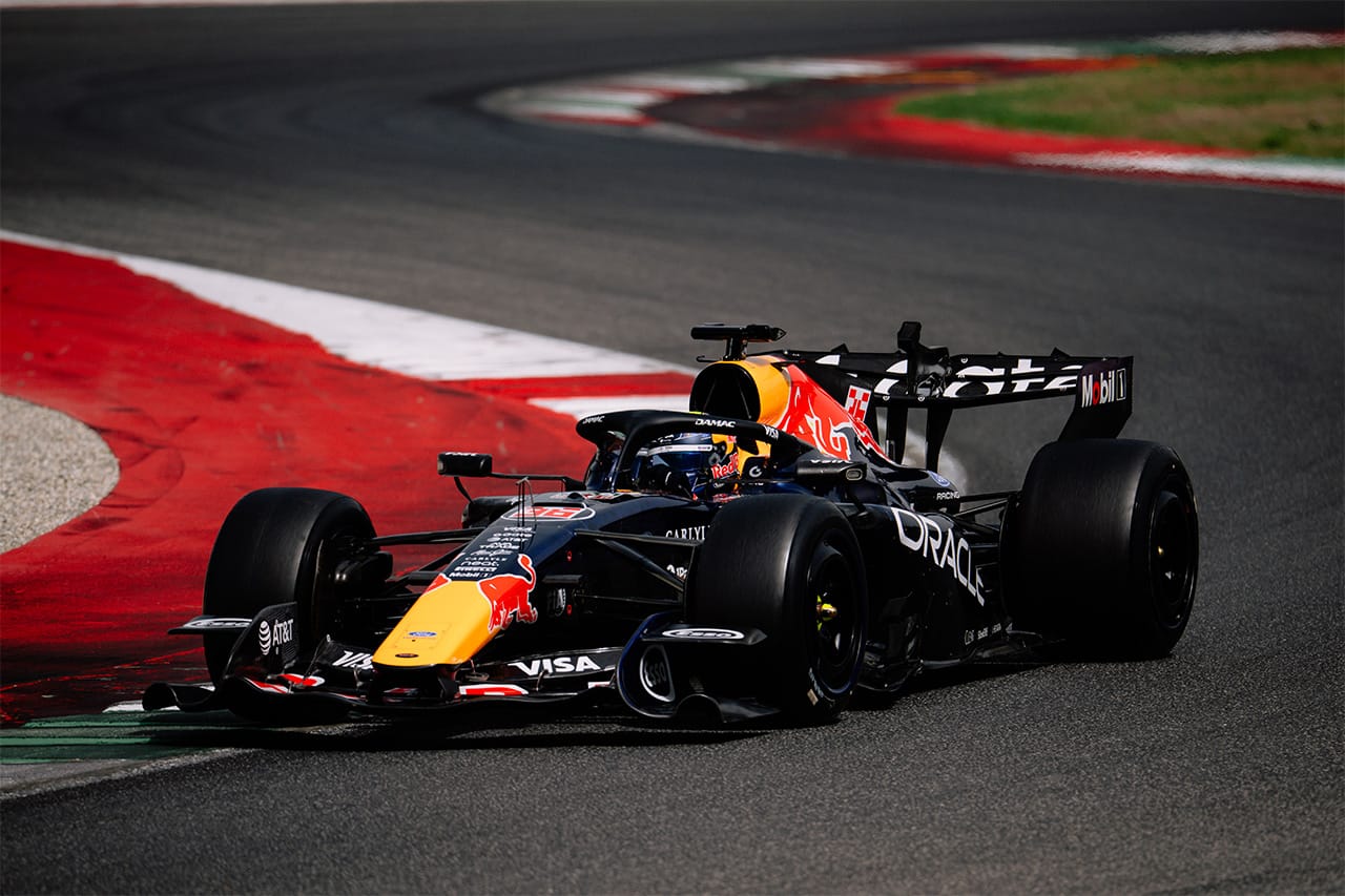 岩佐歩夢 レッドブルF1のRB22で117周 2027年タイヤ3種類をテスト