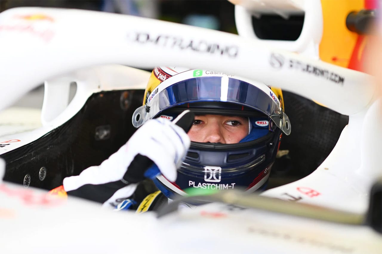 ニコラ・ツォロフがF1初走行 レーシングブルズで690km「夢が現実になった」