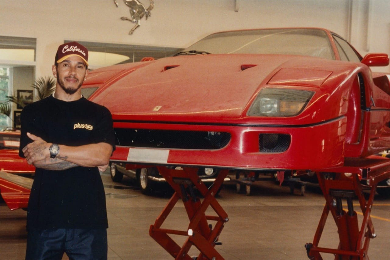 ルイス・ハミルトン 納屋で発見した「夢のフェラーリF40」をマラネロで再生