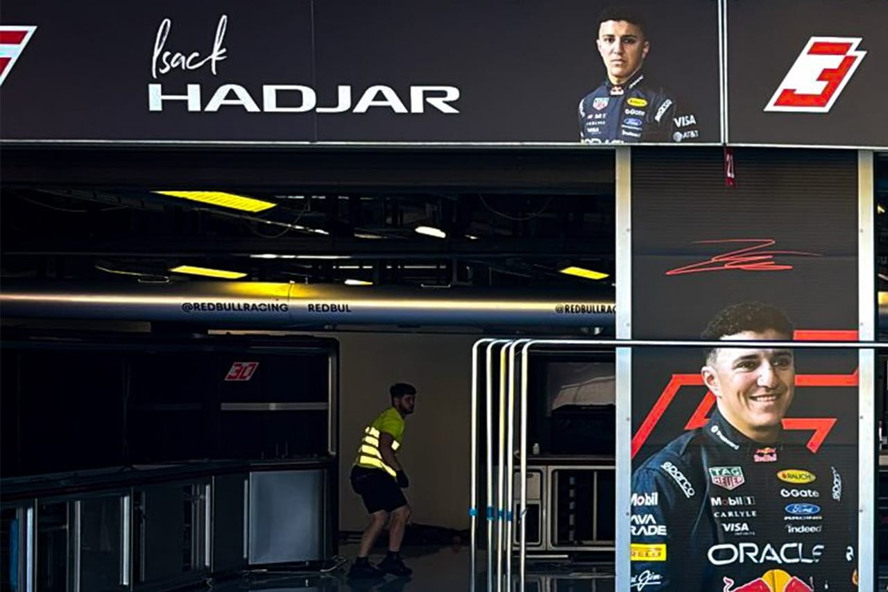 レッドブルF1 モンツァのガレージにローソンの「30」 ハジャー欠場なら代役か