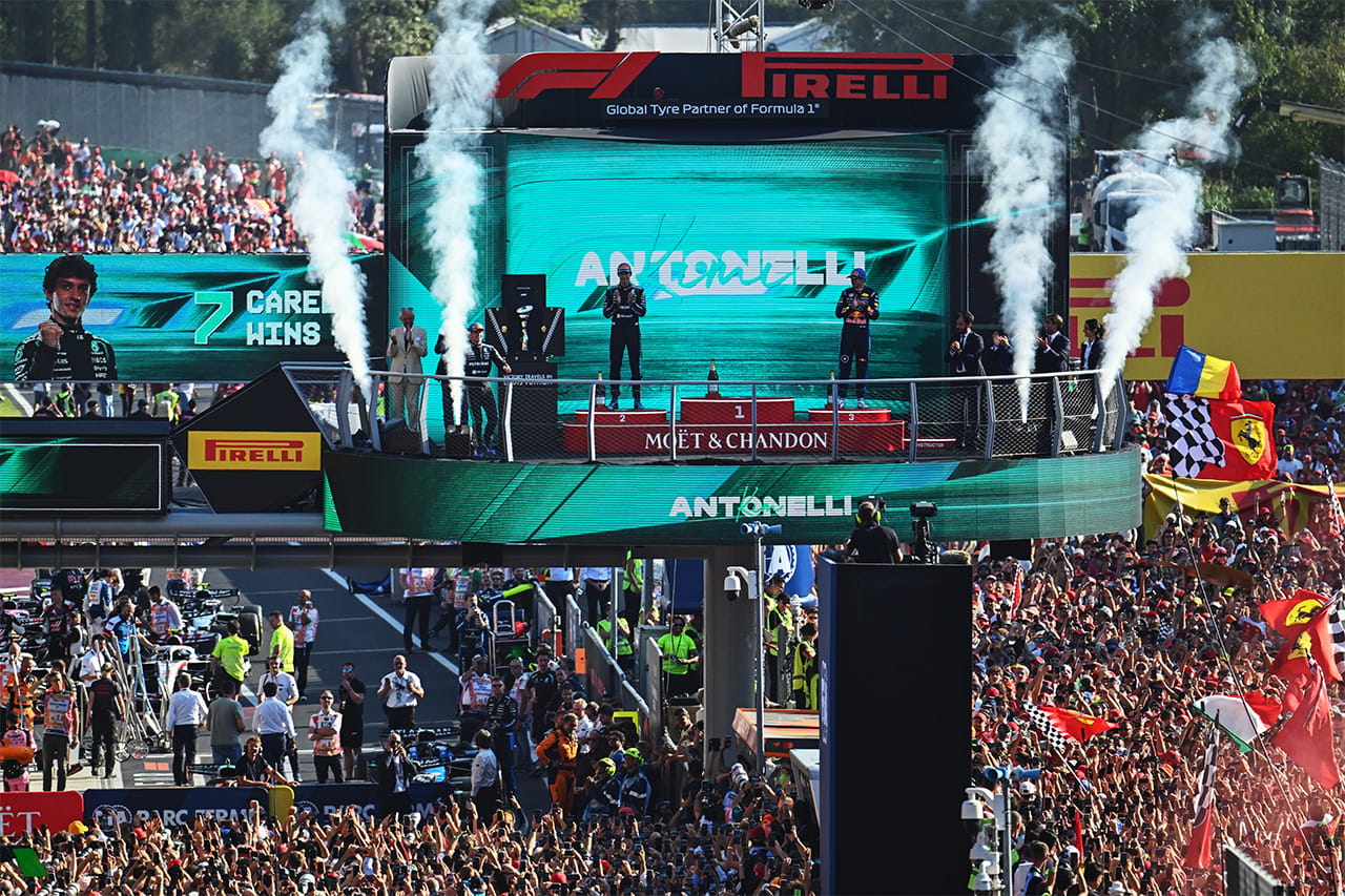 F1イタリアGP表彰式でラッセルにブーイングも ドメニカリCEOはファンを称賛
